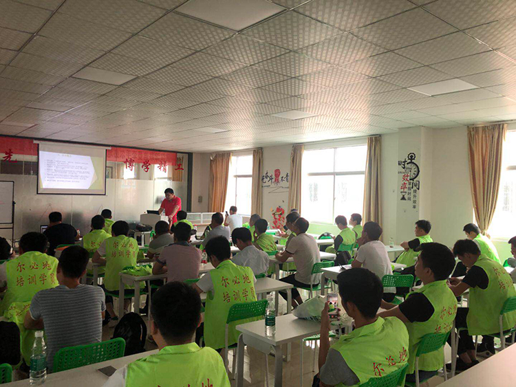 爾必地2019年第二季度工業(yè)機(jī)器人技術(shù)培訓(xùn)圓滿結(jié)束