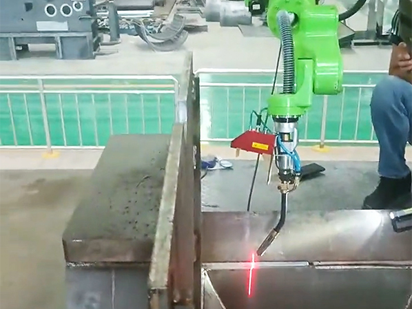 選對(duì)焊接機(jī)器人，焊接質(zhì)量和產(chǎn)能都能翻倍！